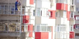 Numărul de locuințe date în folosință continuă să crească