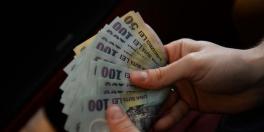 PREMIERA PE PIATA MUNCII –  Media salariala din Romania pentru femei a ajuns la 6.026 de lei, depasind pentru prima data media salariala pentru barbati. Crestere constanta si in ceea ce priveste numarul femeilor care ocupa functii de conducere