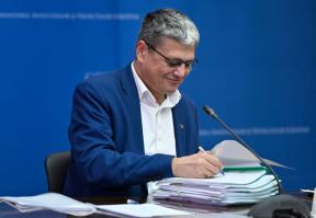 ​500.000 DE ROMANI SI-AU PLATIT FACTURILE CU BANI EUROPENI – Bilant privind cardurile de energie