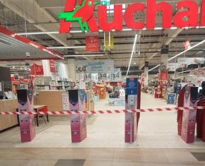 ANPC VREA SA INCHIDA AUCHAN – Razie in hipermarketuri: “Insecte moarte, fire de par... Amenzi contraventionale in valoare totala de 102.000 lei” (Galerie Foto)