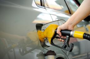 COMPENSAREA PRETULUI LA CARBURANTI – Actul a fost aprobat. Reducerea benzinariilor, voluntara. Cu cat ar trebui sa se ieftineasca la pompa