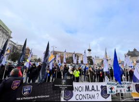 POLITISTII CER MARIREA SALARIILOR – Proteste în strada: "Revendicam respectul cuvenit profesiilor noastre”