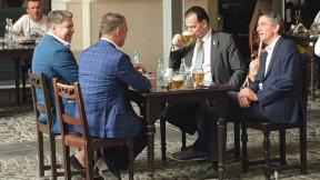 S-a intors lumea cu fundul in sus: lui Orban nu-i mai plac restaurantele