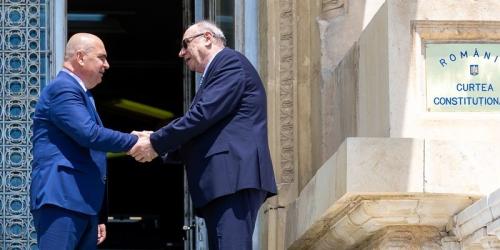 Blocul National Sindical acuza: “CCR ofera Guvernului si Parlamentului Romaniei pretextul perfect pentru taieri de sporuri si salarii”