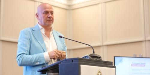 BNS ii da cu flit lui Bolojan. Sindicatele nu participa la consultarea privind limitarea adaosului comercial la combustibili