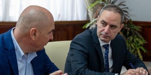 Deficitul bugetar a scazut dupa ce Guvernul Bolojan a marit taxele. Executivul se lauda, romanii o duc mai greu (Document)