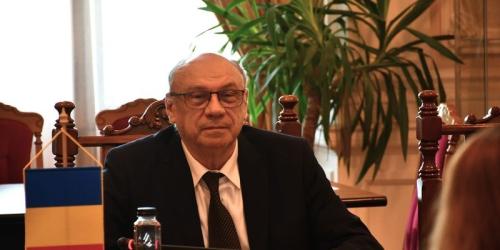 Diversiunea CCR. Presedintele Curtii afirma ca nici el si nici ceilalti judecatori care isi incheie mandatul nu au cerut cei 18.000 lei. Insa banii sunt prevazuti in lege, si nu au declarat ca ii refuza (Document)
