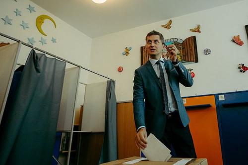 GASCA DIN USR – Se cere demisia lui Dan Barna chiar din interiorul partidului