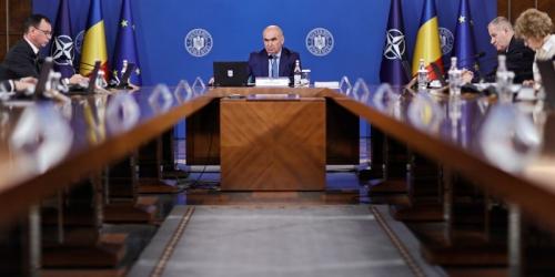 Guvernul a analizat proiectul de hotarare pentru stabilirea salariului de baza minim brut pe tara garantat in plata. Executivul a adoptat in ultima sedinta un proiect de lege, o ordonanta de urgenta si 14 hotarari (Actele)