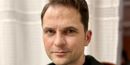 Legea pentru sanctionarea comerciantilor care dau tepe a fost votata. Iata ce trebuie sa stie romanii cand fac comenzi (Document)