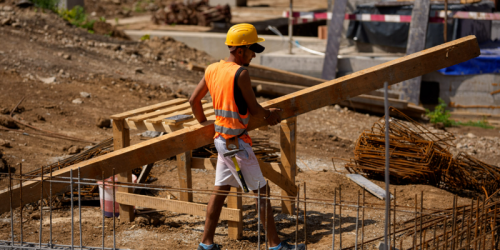 Numărul autorizațiilor de construire pentru clădiri a scăzut în 2026
