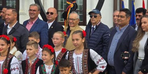 Paralela 45, tinutul vinurilor rosii. Monumentul marcheaza certificarea vinurilor rosii de referinta ale podgoriilor din Valea Calugareasca