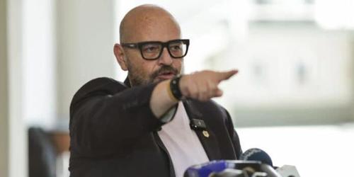 Piedone mai da o lovitura