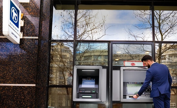 ATM-uri multifunctionale la Alpha Bank
