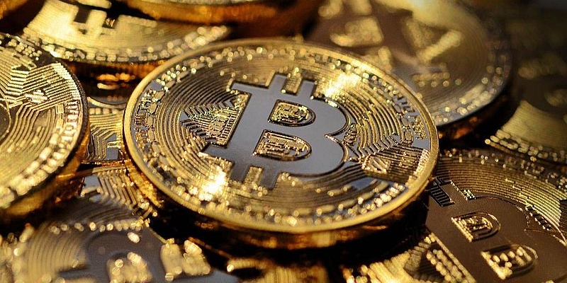 Bitcoinul și aurul sunt pe val
