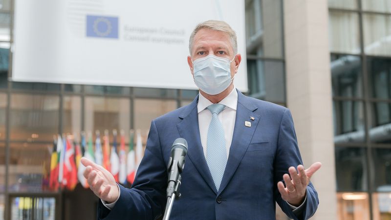 Ce face Iohannis cand tara arde, iar coalitia PNL-USR scartaie? (Foto)