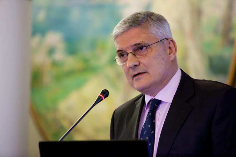 CONCEDIERILE MASIVE NU SUNT O SOLUTIE – Verdictul presedintelui Consiliului Fiscal Daniel Daianu privind corectia bugetului public: “Sute de mii de oameni scosi din sectorul bugetar pentru ajustarea anvelopei salariale nu este o solutie realista economic 