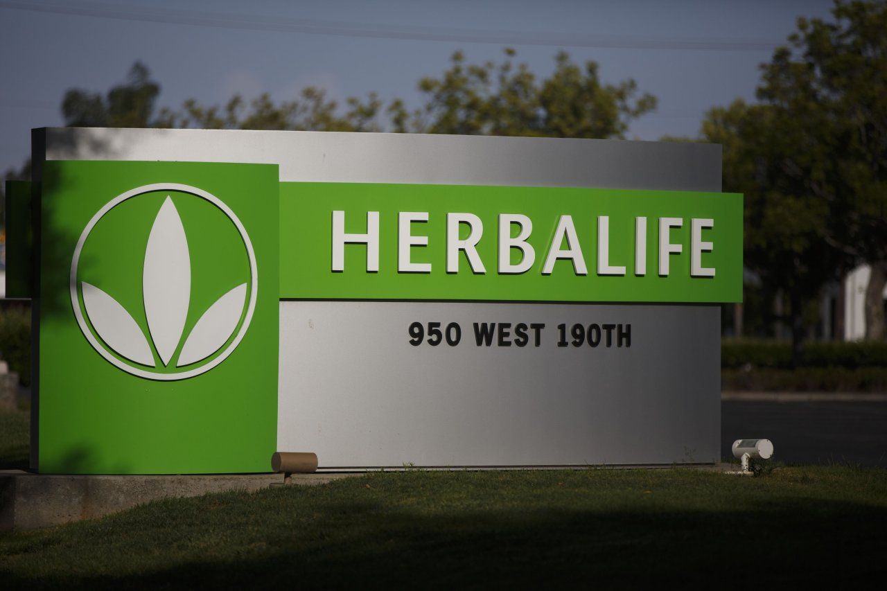 CORUPTIE LA MULTINATIONALA – Acord de recunoastere a vinovatiei: Herbalife va plati o amenda penala de 123 milioane dolari pentru mituirea unor oficiali guvernamentali si a unei institutii media