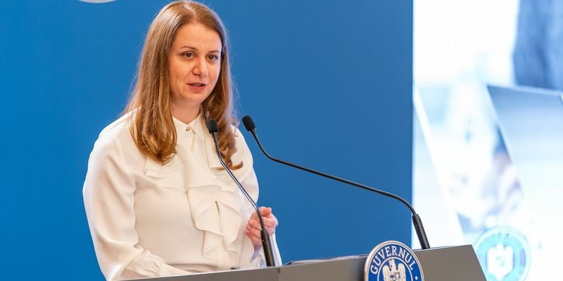 CRESC SALARIILE PENTRU DIRECTORII DIN INVATAMANT – Ministerul Educatiei prezinta noile grile cu majorari: “Cresterea bruta medie totala va fi de peste 36%, din care cresterea bruta medie in luna ianuarie va fi de 30%” (Proiectul)