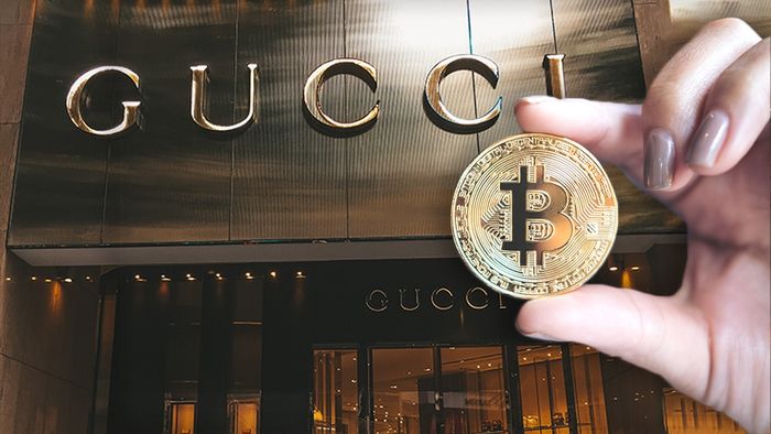 GUCCI INTRODUCE PLATA IN BITCOIN SI ALTE 11 CRIPTOMONEDE  – Brandul de lux ofera o experienta exclusivista clientilor cripto