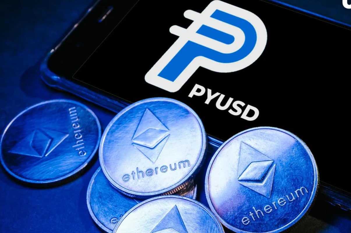 INCLESTAREA GIGANTILOR PE PIATA STABLECOINS – Analiza: Cum joaca PayPal „cartea” celor 429 milioane de utilizatori pentru a propulsa PYUSD in jocul de trilioane de dolari al monedelor stabile