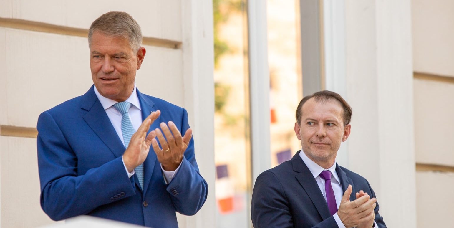 IOHANNIS SE SPALA PE MAINI – Presedintele nu va mai convoca noi consultari cu partidele pentru desemnarea unui premier pana cand nu se formeaza o majoritate. De ce nu a facut asa de la inceput si a preferat fortarea instalarii lui Dacian Ciolos sau Nicola