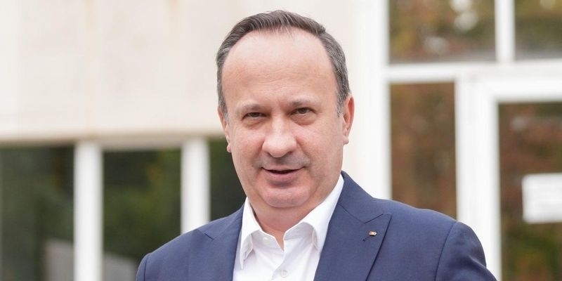 Lege pentru pensia viceprimarilor. Proiectul prevede ca durata mandatului constituie vechime in munca (Document)