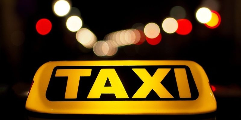 LEGEA TAXIMETRIEI A FOST SCRISA – Modificarile au ajuns in Senat: “Taximetristii s-au vazut nevoiti sa achite sume importante de bani catre dispeceratele care le furnizau statiile si serviciile radio pentru o contraprestatie pe care nu o primeau efectiv” (Document)