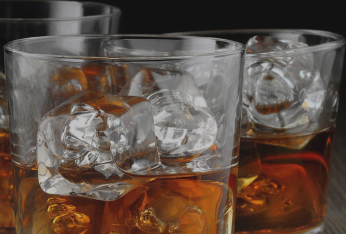 MAI PUTINI BANI LA BUGET – Incasarile din acciza la alcool au scazut: “Majorarea taxelor nu poate reprezenta unica solutie pentru obtinerea de venituri suplimentare”