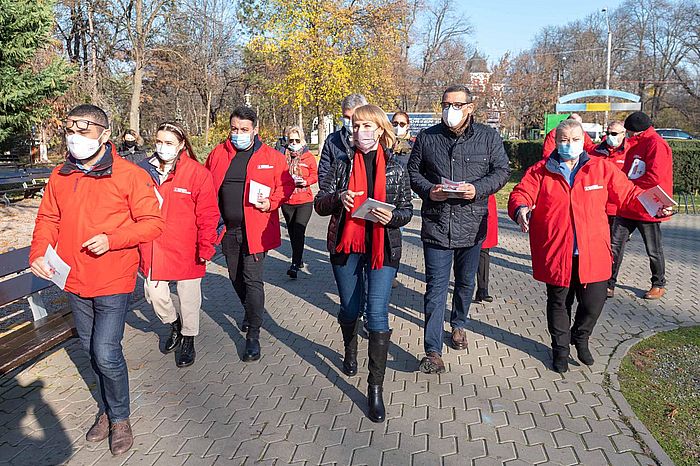 MASTI NECONFORME – Gabriela Firea  acuza ca romanii au murit din cauza guvernului Orban