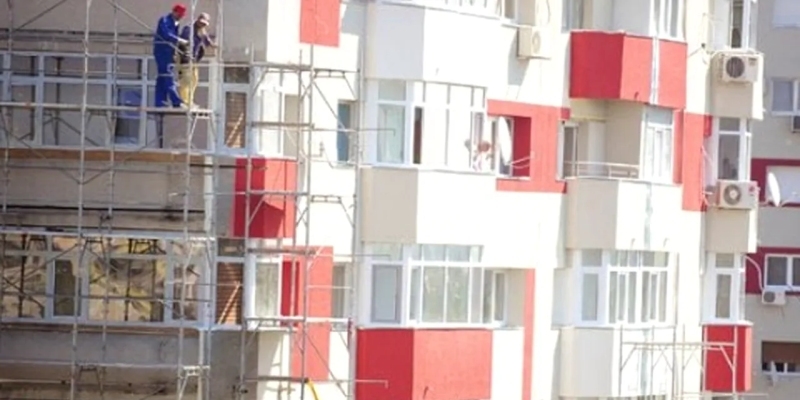 Numărul de locuințe date în folosință continuă să crească