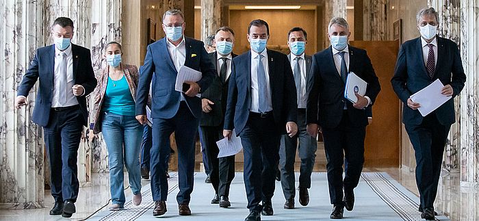 ORBAN A SEMNAT LA FOC CONTINUU – Lista hotararilor si ordonantelor de urgenta date de Guvern