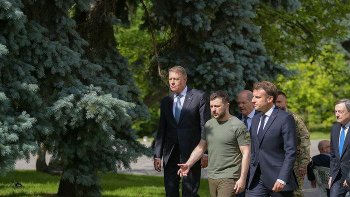 RAZBOI IN UCRAINA: A TRIMIS ROMANIA ARME? – Raspunsul presedintelui Iohannis: 