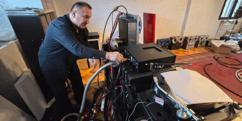 REGELE HI-FI CU EXPERTII VITUS SI ZENSATI – Auditie de exceptie la Palatul HI FI Expert din Cotroceni. Ascultati cel mai tare sistem audio din Romania, de peste 500.000 euro, care suna fantastic (Galerie foto)