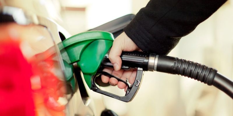 Săptămâna Financiară: „Legea carburanților riscă să favorizeze marile companii petroliere în detrimentul distribuitorilor independenți si iar riscul cel mai mare este sa creasca pretul la pompa pentru consumatorul final. Cum poate o măsură anticriză să distorsioneze concurența și să accelereze concentrarea pieței”