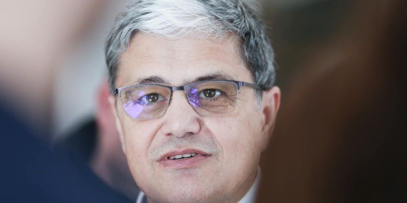 STATUL CAUTA BANI CA SA FINANTEZE DEFICITUL BUGETAR – Finantele scot la vanzare noi titluri de stat si ofera dobanzi de 6,85%: “Fondurile vor fi utilizate pentru finantarea deficitului bugetar si refinantarea datoriei publice”