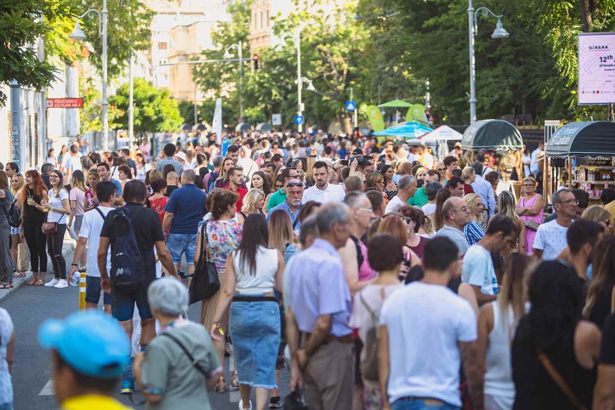 ULTIMUL WEEKEND PIETONAL AL VERII – Strazi deschise, promenada urbana in Bucuresti. Locurile de distractie